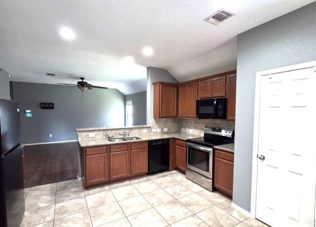rental at 441  Prickly Pear in Cibolo, TX — photo 2
