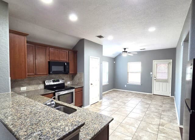 rental at 441  Prickly Pear in Cibolo, TX — photo 3