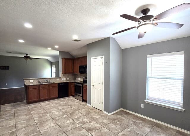 rental at 441  Prickly Pear in Cibolo, TX — photo 5
