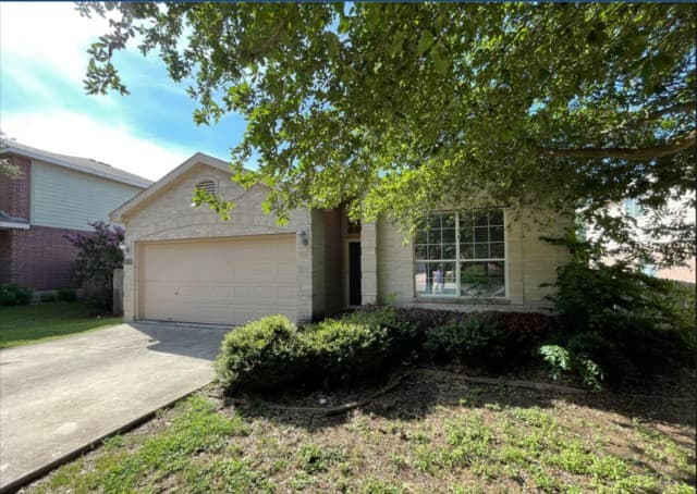 rental at 125 Falcon Crossing in Cibolo TX