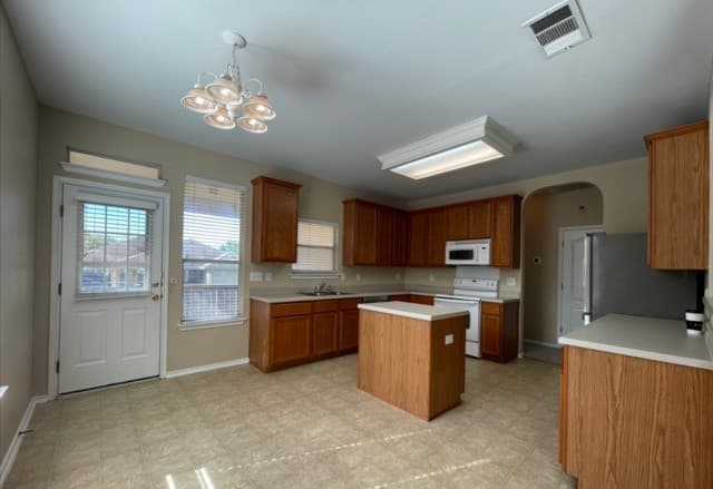 rental at 125  Falcon Crossing in Cibolo, TX — photo 4