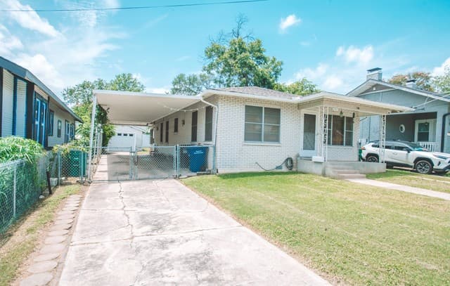 rental at 206  University in San Antonio, TX — photo 2