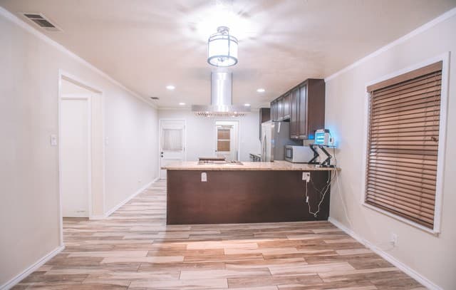 rental at 206  University in San Antonio, TX — photo 3