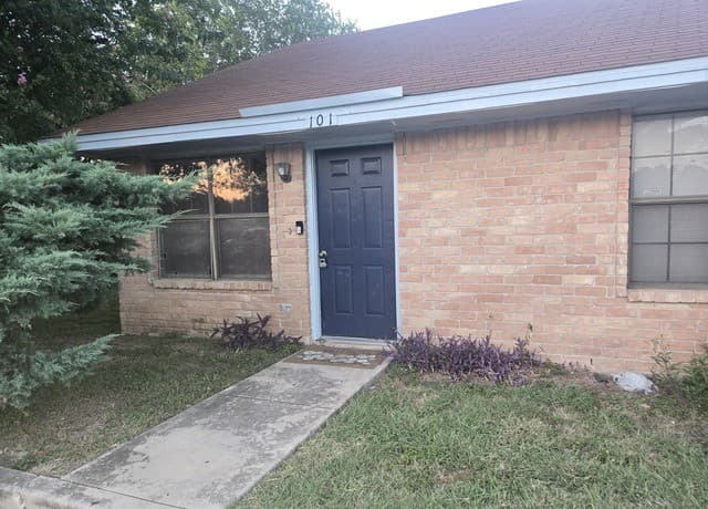rental at 320  Station St Unit 101 in Converse, TX — photo 1