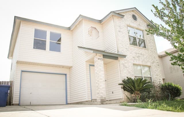 rental at 8922  Branding Field in San Antonio, TX — photo 2