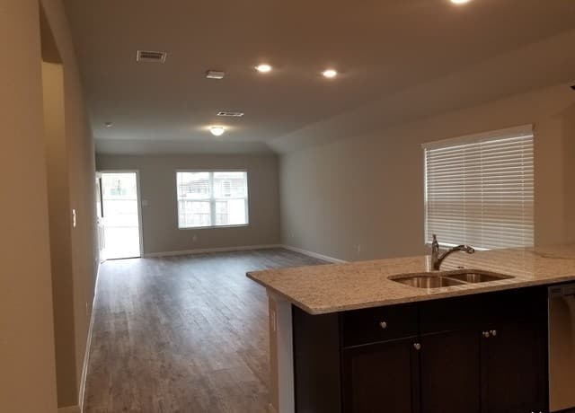 rental at 6114  Akin Pl in San Antonio, TX — photo 4