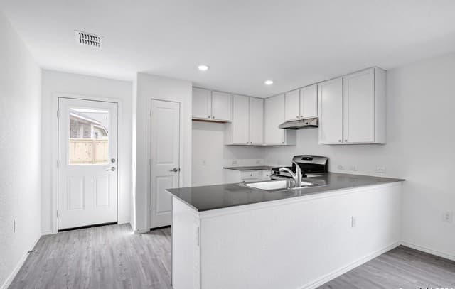 rental at 10215  Kersey Ml in San Antonio, TX — photo 4