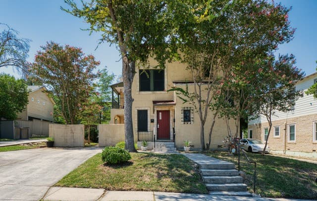 rental at 526 Pershing Ave Unit A in San Antonio TX