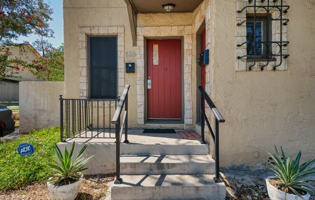 rental at 526  Pershing Ave Unit A in San Antonio, TX — photo 3