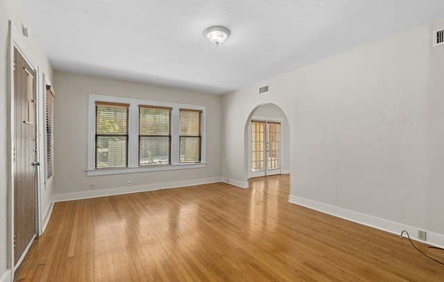 rental at 526  Pershing Ave Unit A in San Antonio, TX — photo 5