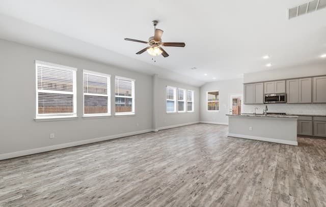 rental at 12146  Casparis in San Antonio, TX — photo 4