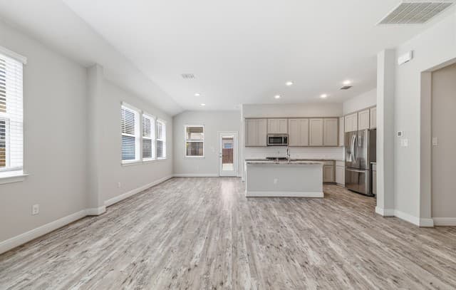 rental at 12146  Casparis in San Antonio, TX — photo 5