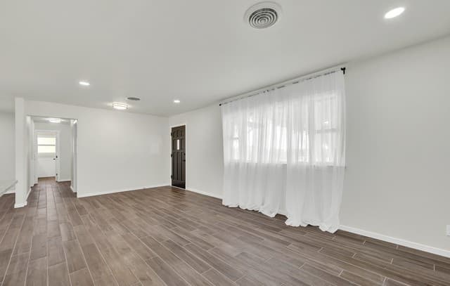 rental at 129  Young in Universal City, TX — photo 3