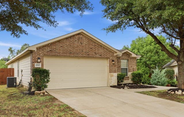 rental at 21503  Riverton Rise in San Antonio, TX — photo 4
