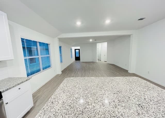 rental at 10419  Beachball Bend in San Antonio, TX — photo 3