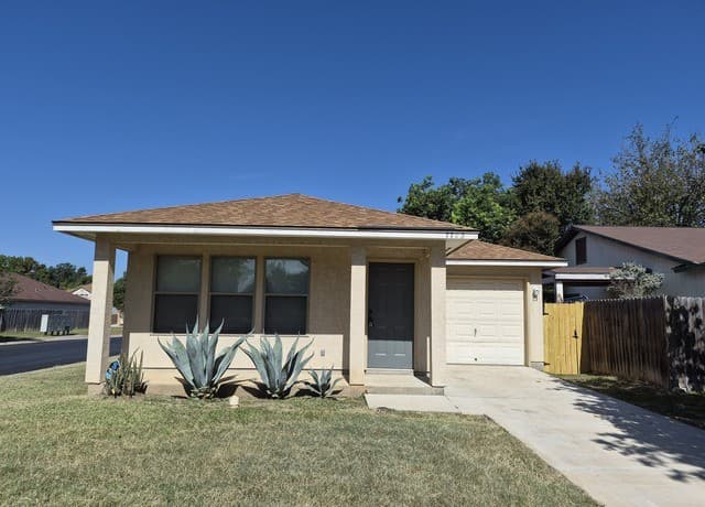rental at 7703  Chatsworth in San Antonio, TX — photo 1