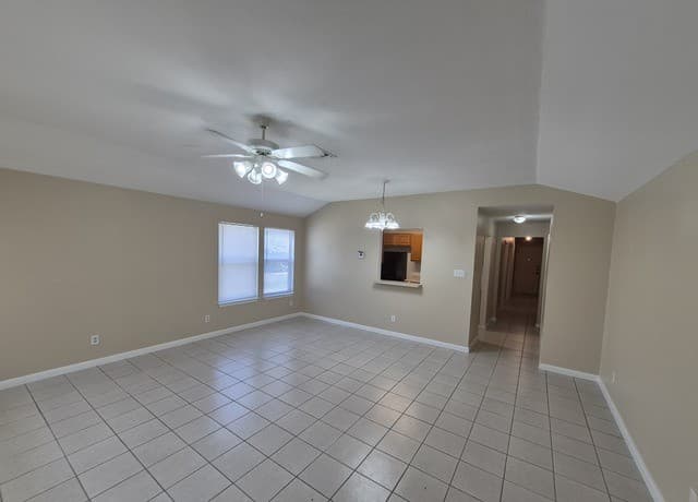 rental at 7703  Chatsworth in San Antonio, TX — photo 2