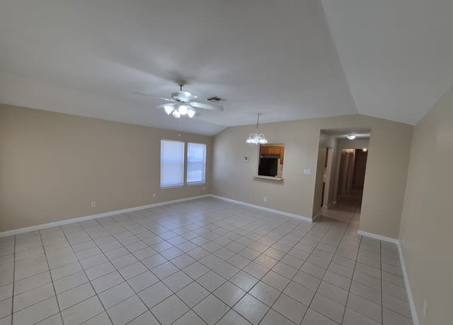 rental at 7703  Chatsworth in San Antonio, TX — photo 3
