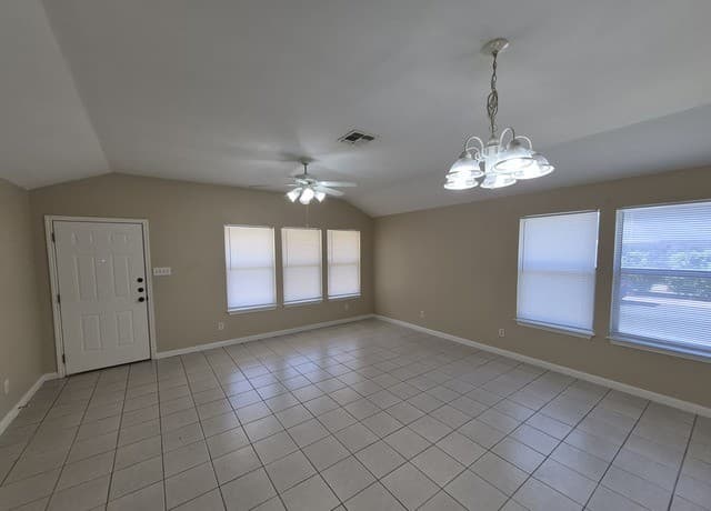rental at 7703  Chatsworth in San Antonio, TX — photo 4
