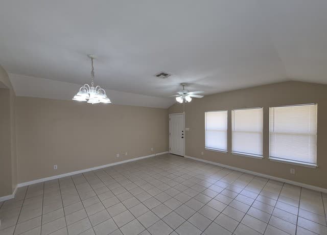 rental at 7703  Chatsworth in San Antonio, TX — photo 5