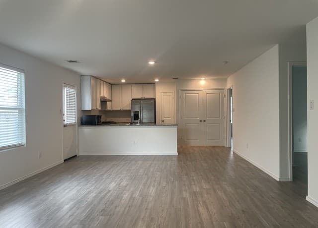 rental at 10311  Devon Wheel St in San Antonio, TX — photo 3