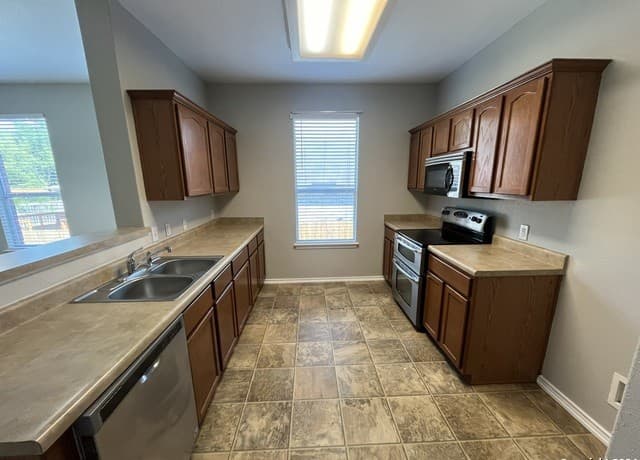 rental at 5302  Lowry Peterson in San Antonio, TX — photo 4