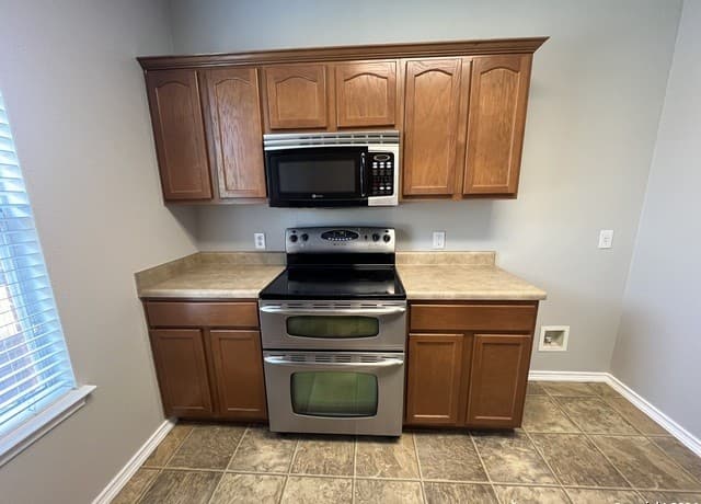 rental at 5302  Lowry Peterson in San Antonio, TX — photo 5