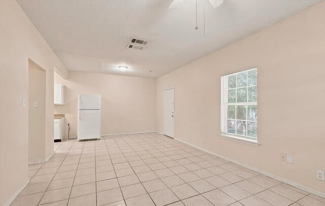 rental at 7605  Windsor Oaks in San Antonio, TX — photo 1