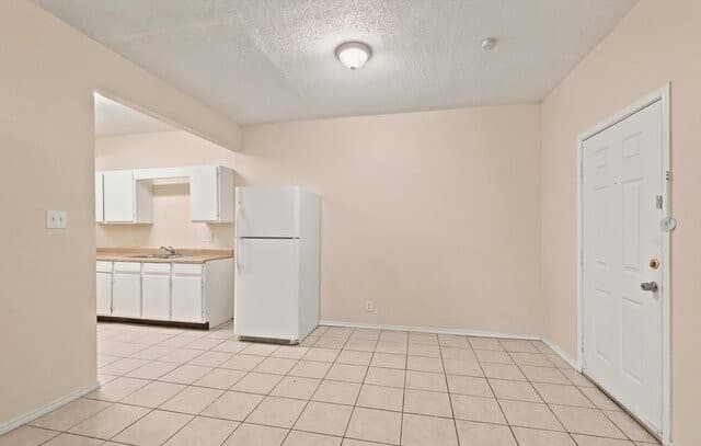 rental at 7605  Windsor Oaks in San Antonio, TX — photo 4