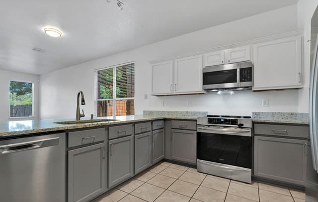 rental at 26803  Sparrow Rdg in San Antonio, TX — photo 4