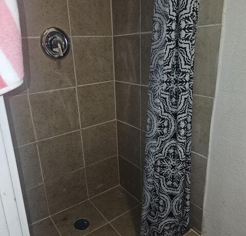 rental at 1211  Gladstone Unit A in San Antonio, TX — photo 4