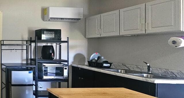 rental at 1211  Gladstone Unit D in San Antonio, TX — photo 3
