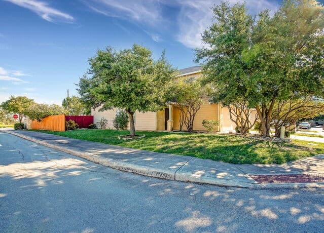 rental at 12115  Glendale Park in San Antonio, TX — photo 2