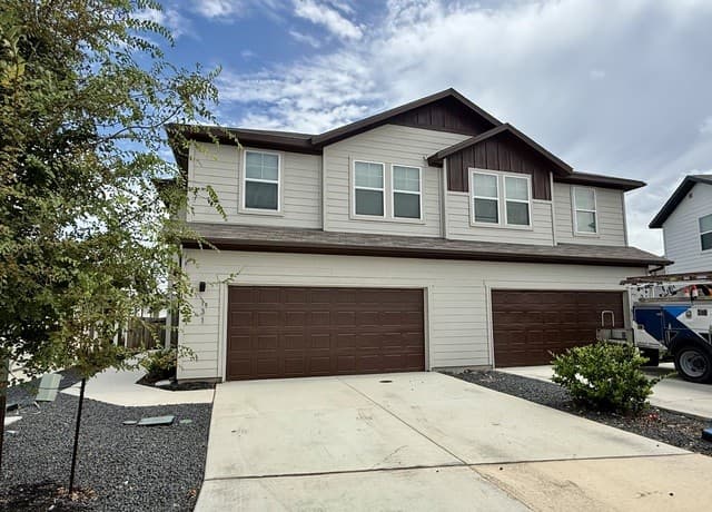 rental at 131  Nespral Dr. in San Antonio, TX — photo 2