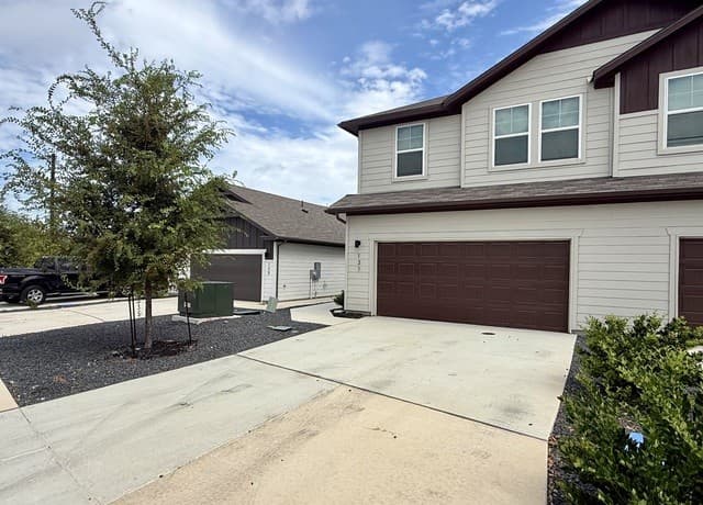 rental at 131  Nespral Dr. in San Antonio, TX — photo 3