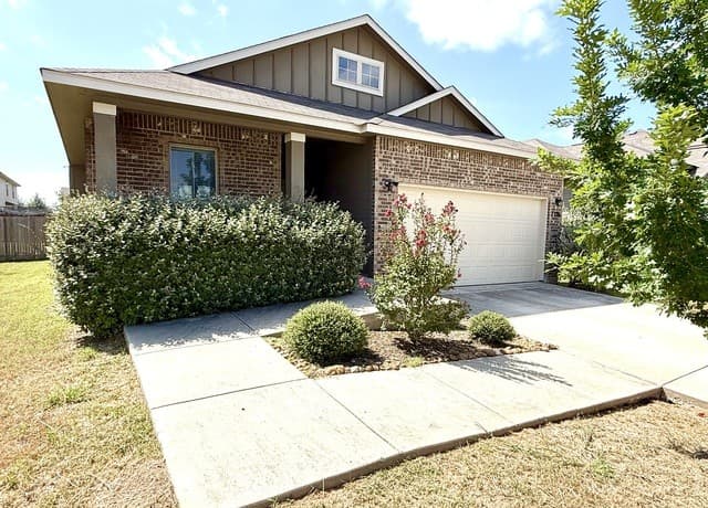 rental at 7126  Polo Downs in San Antonio, TX — photo 2