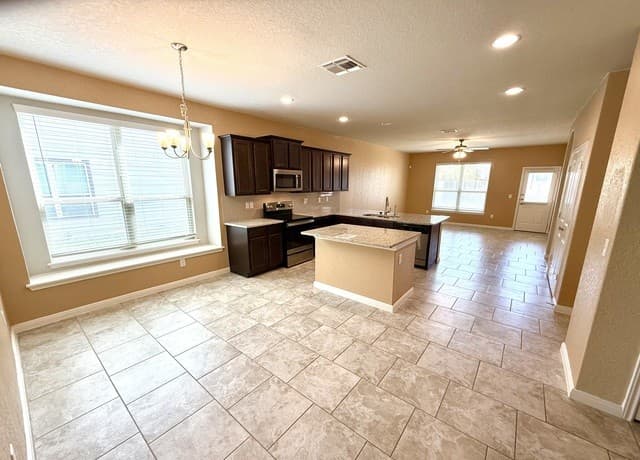 rental at 7126  Polo Downs in San Antonio, TX — photo 4
