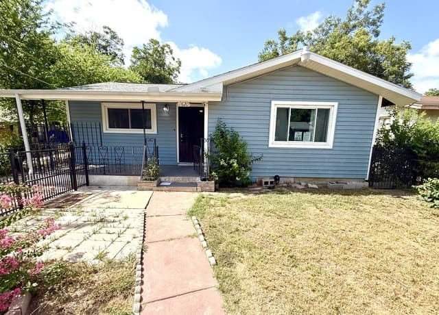 rental at 1820 W Southcross Blvd in San Antonio, TX — photo 2