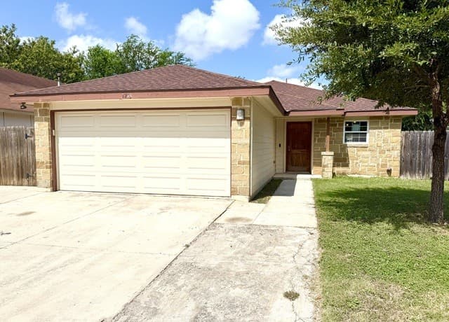 rental at 7243  Hardesty in San Antonio, TX — photo 2