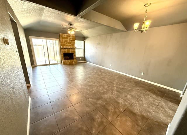 rental at 7243  Hardesty in San Antonio, TX — photo 3