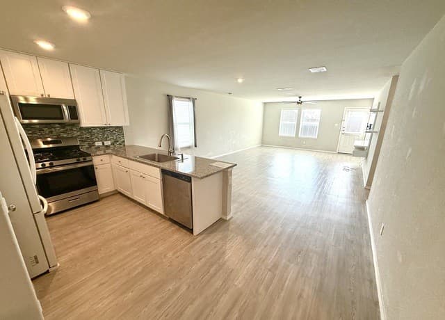 rental at 9826  Morgans Mills Rd in San Antonio, TX — photo 2