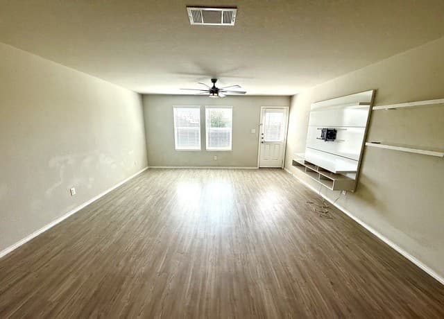rental at 9826  Morgans Mills Rd in San Antonio, TX — photo 5