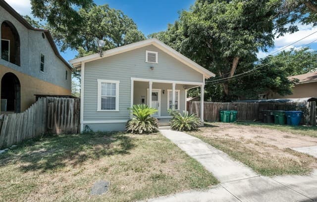 rental at 207  Hill St in San Antonio, TX — photo 2