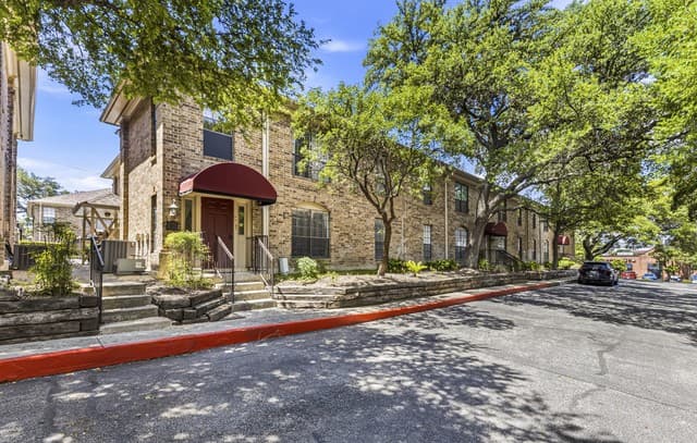 rental at 7926  Broadway St, #308 in San Antonio, TX — photo 1