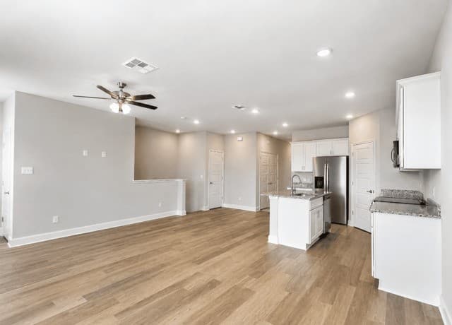 rental at 7137  Magnolia Crk Unit 201 in San Antonio, TX — photo 3