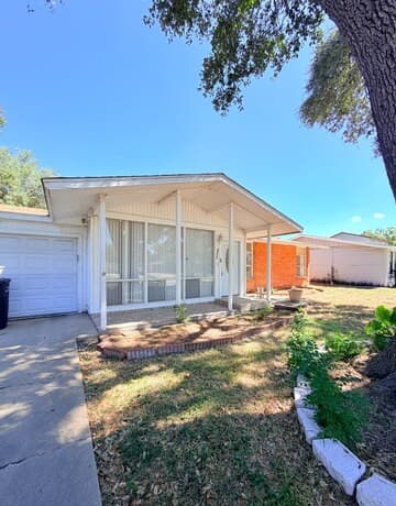 rental at 4503  Eisenhauer in San Antonio, TX — photo 3