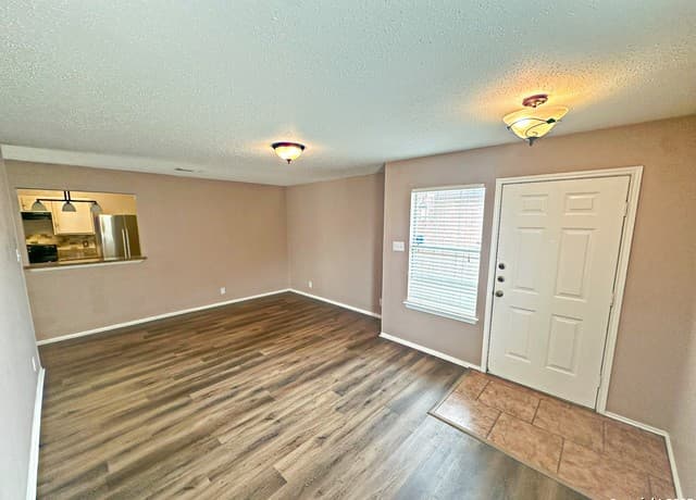 rental at 6154  Ashley Spgs in San Antonio, TX — photo 2