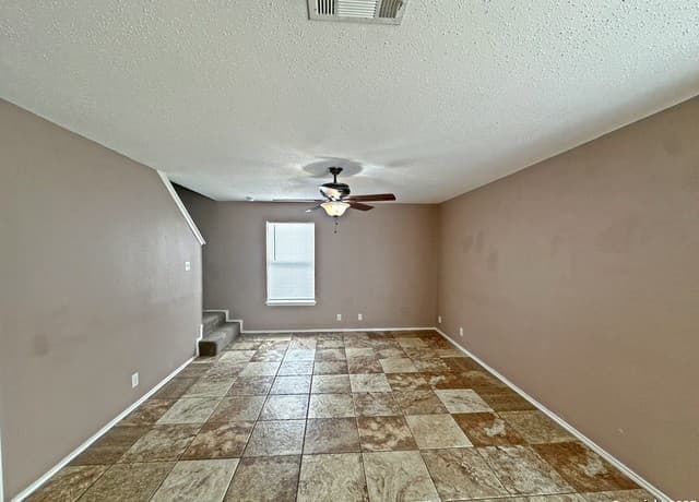 rental at 6154  Ashley Spgs in San Antonio, TX — photo 3
