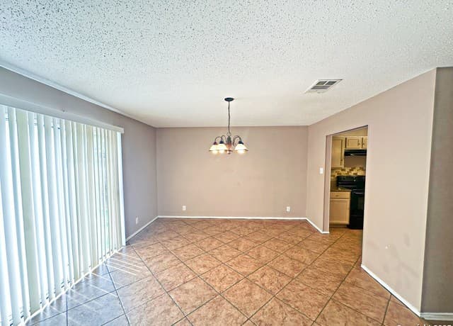 rental at 6154  Ashley Spgs in San Antonio, TX — photo 5