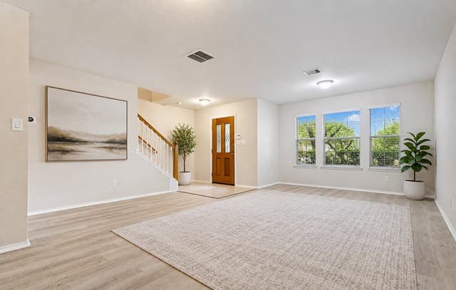 rental at 21015  Bristol Edge in San Antonio, TX — photo 3